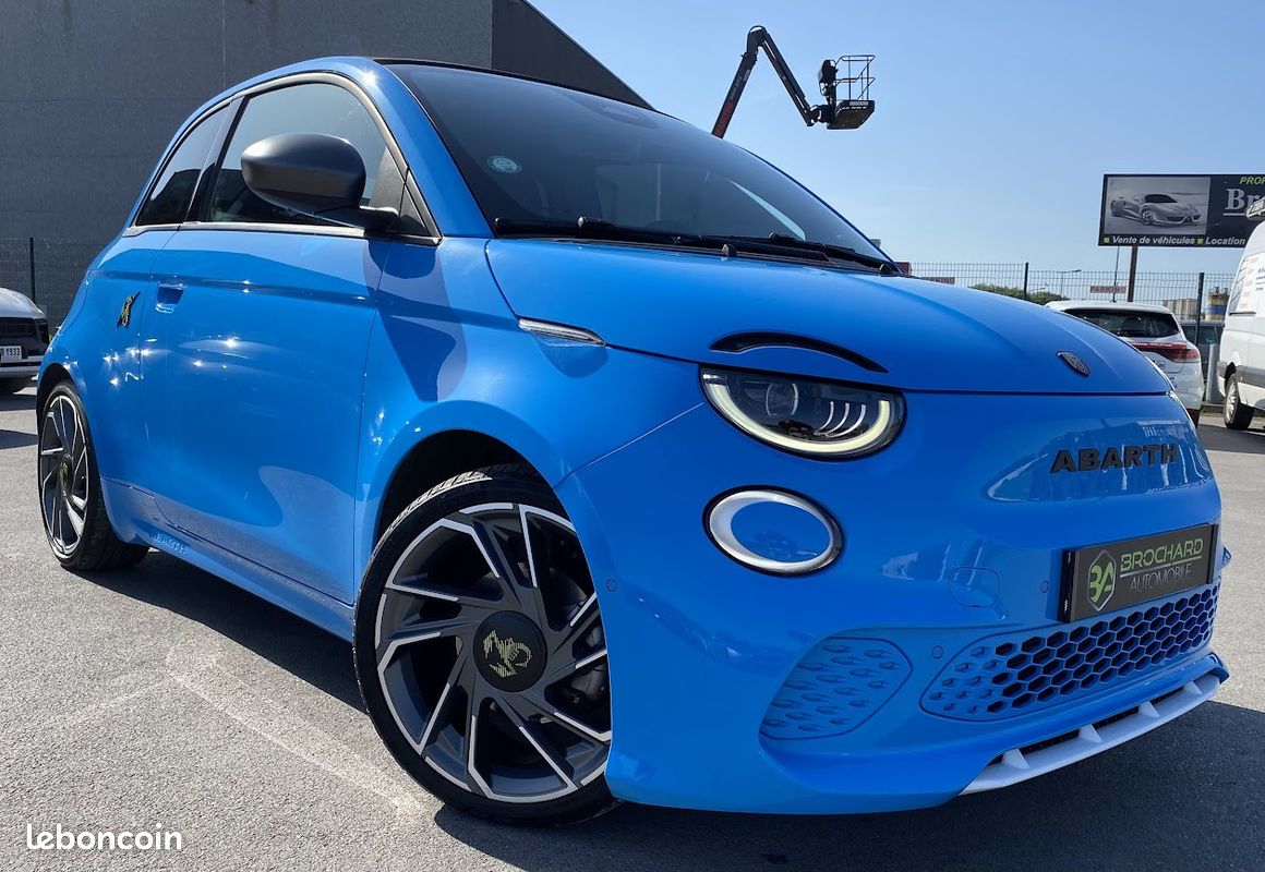 ABARTH 500 e Cabriolet / 42 kWh 155 CH BVA / Scorpionissima / Française / 1er Main / Suivi (image 15)