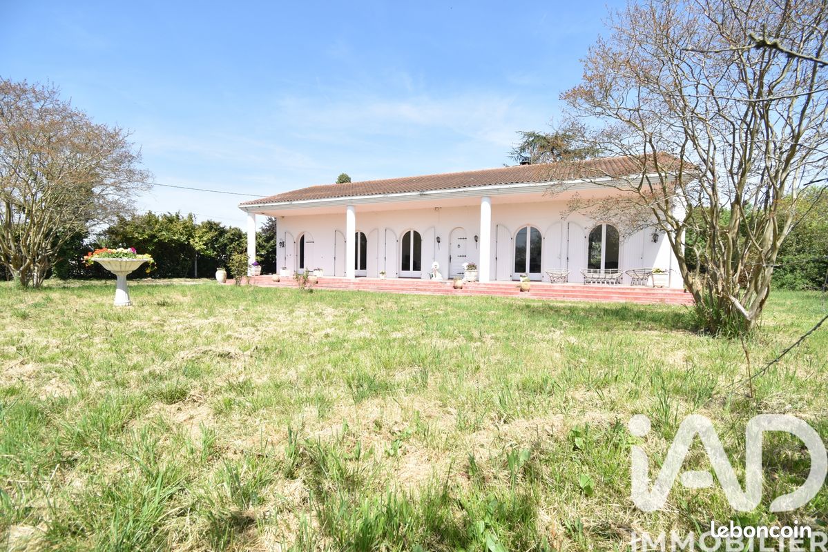 Maison 8 pièces 300 m² · à Saint-Hilaire · 300 m² · 575 000 €