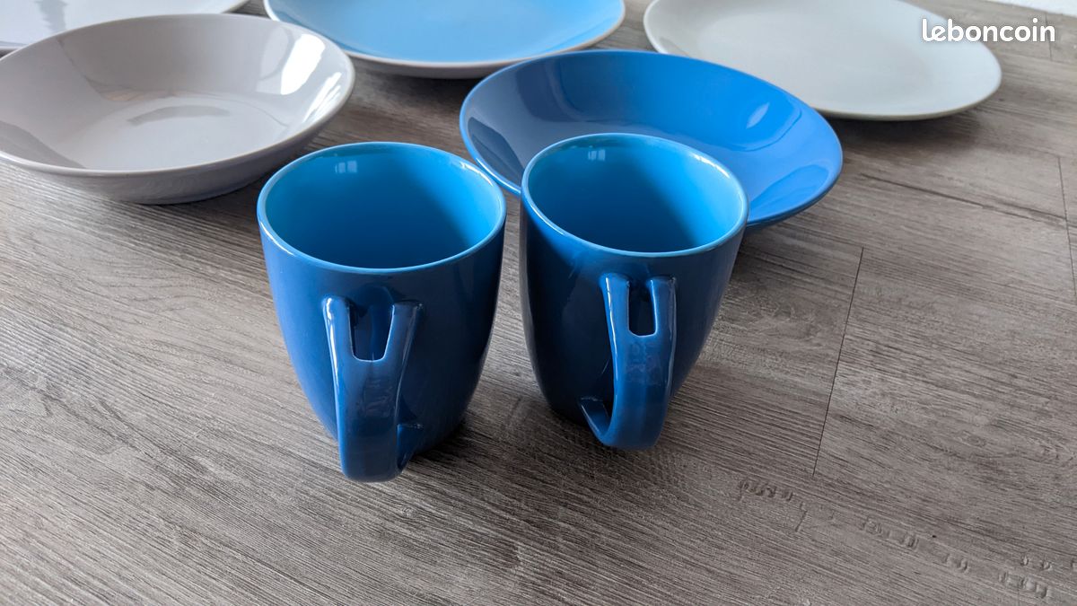 Set de vaisselle (3 assiettes plates, 2 assiettes creuses et 2 tasses) (image 2)