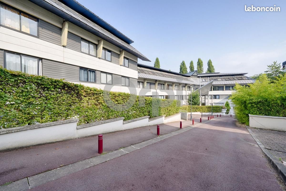 Garage/box Sceaux · 71 €/mois