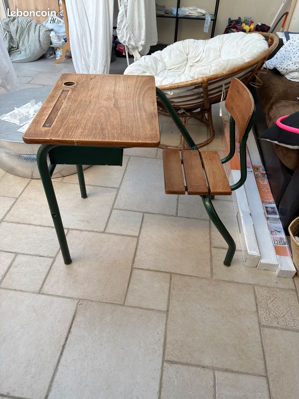 Table d’écolier (image 1)