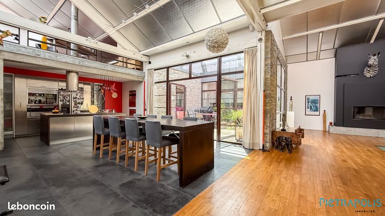 Maison 7 pièces 295 m² — 1