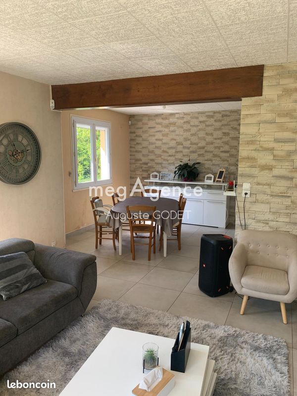 Maison 9 pièces 154 m² - La Petite-Boissière 79700 (image principale 2)