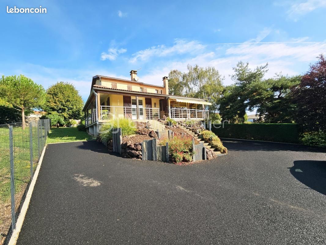 Maison 7 pièces 150 m² · à Champeix · 150 m² · 364 000 €