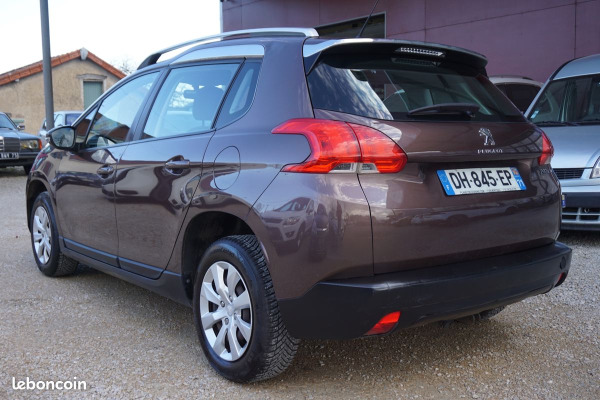 Peugeot 2008 1.2 VTI ACCESS (image 6)