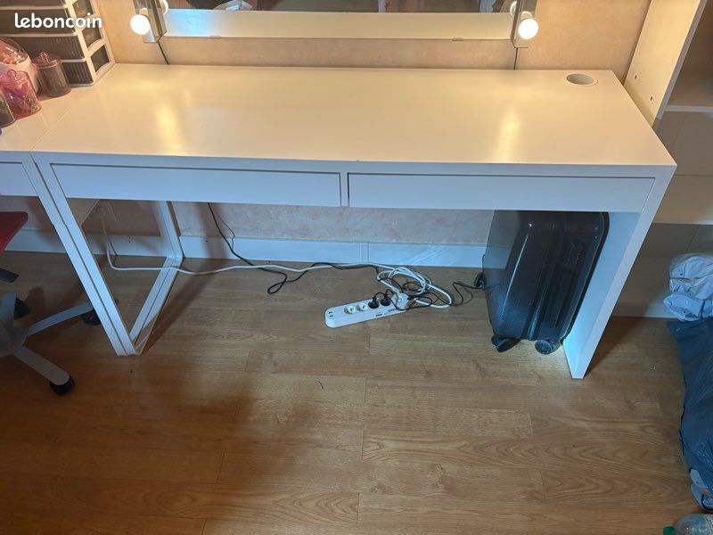Coiffeuse / Bureau IKEA MICKE (image 1)