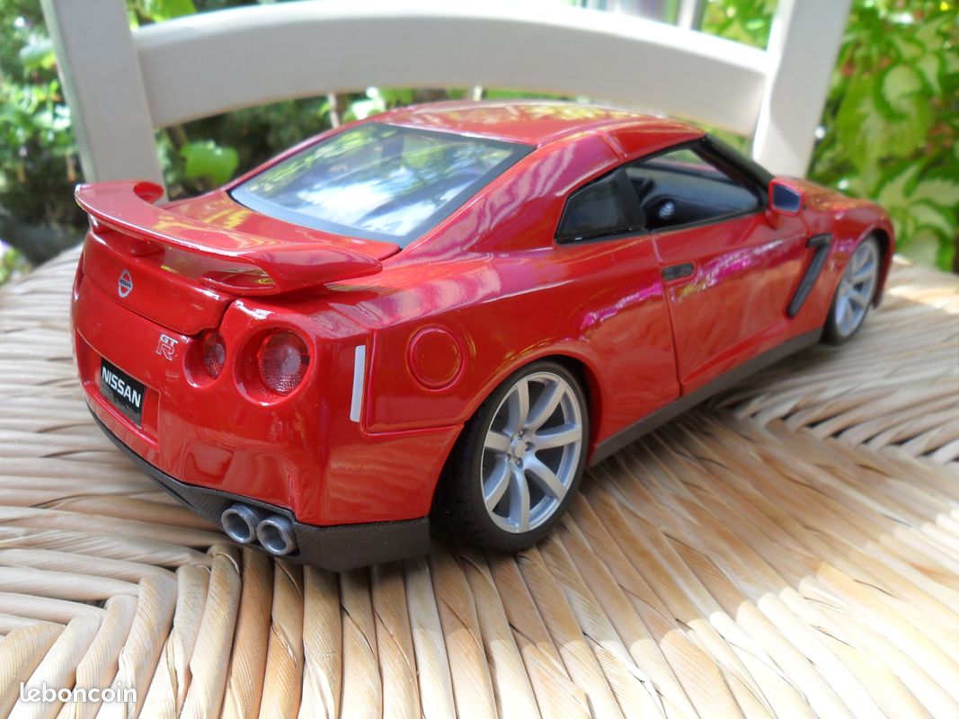 Voiture Miniature 1/18 Nissan GT-R 2008 (image 2)