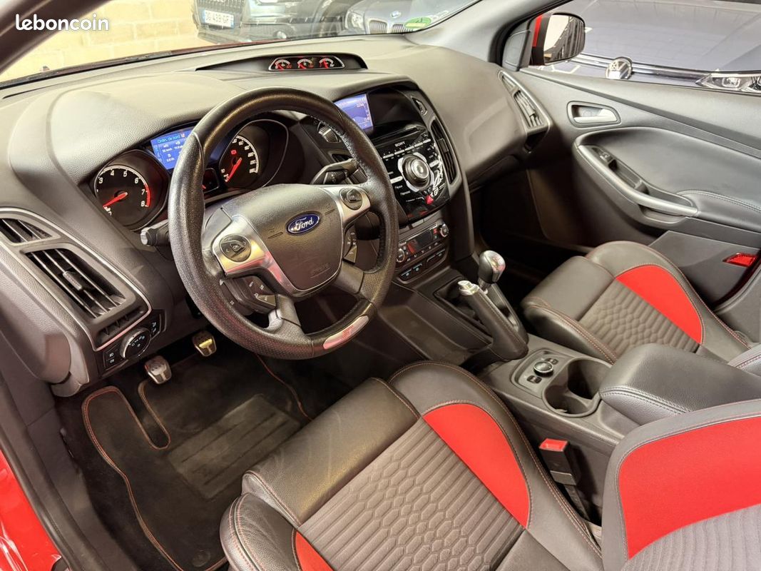FORD FOCUS ST 2.0 SCTi EcoBoost 250 / Révisé - Pneus & Embrayage neuf (image 16)