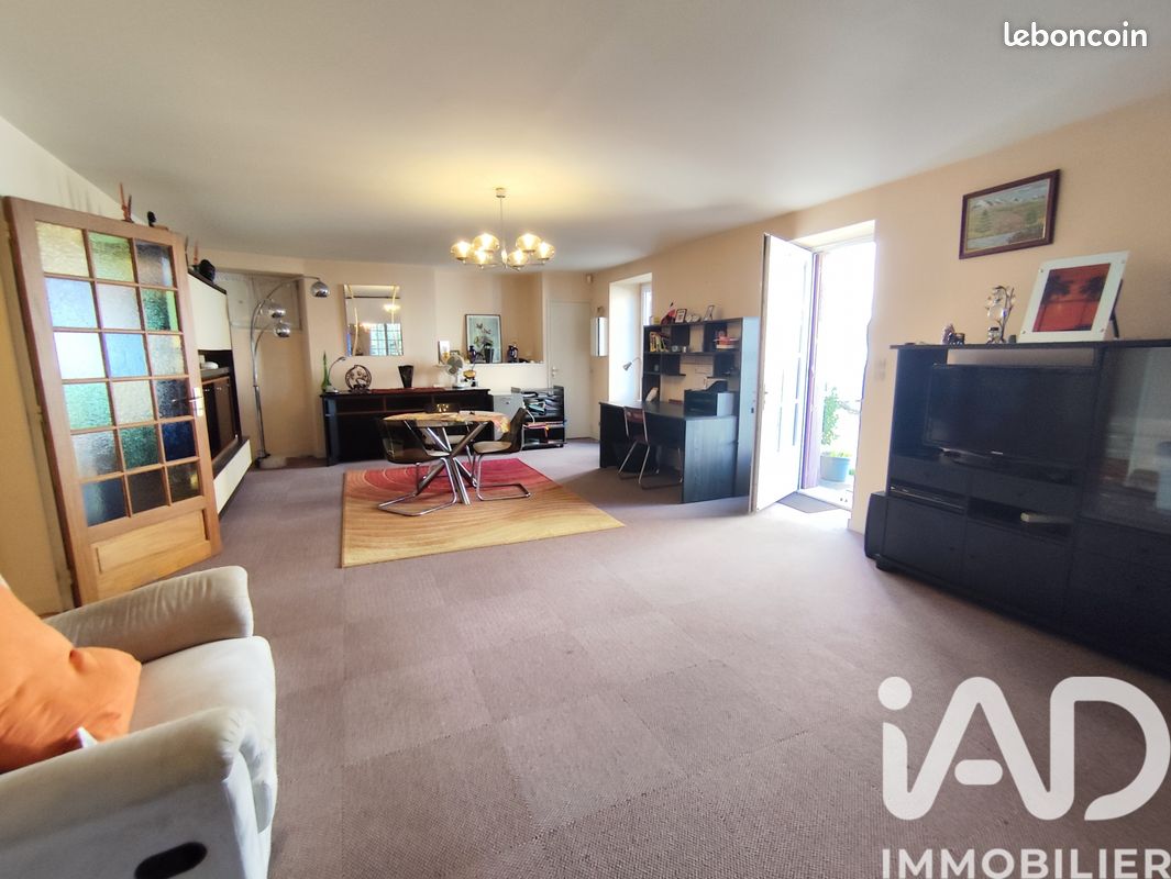 Maison 5 pièces 164 m² · à Chasseneuil-du-Poitou · 164 m² · 262 000 €