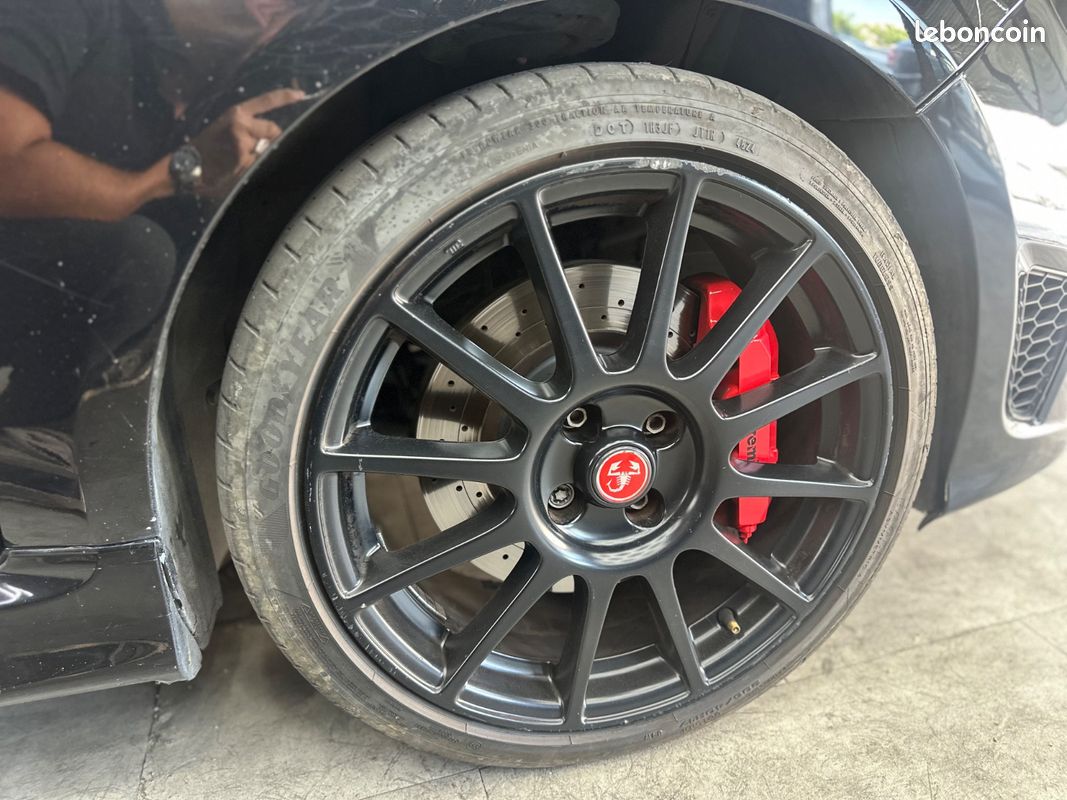 ABARTH 595 1.4 T-Jet 180 CH BVA Cabriolet Competizione Esseesse + ECHAPPEMENT AKRAPOVIC + PACK CARBONE + BEATS AUDIO + 1ERE MAIN + GARANTIE 12 MOIS (image 19)