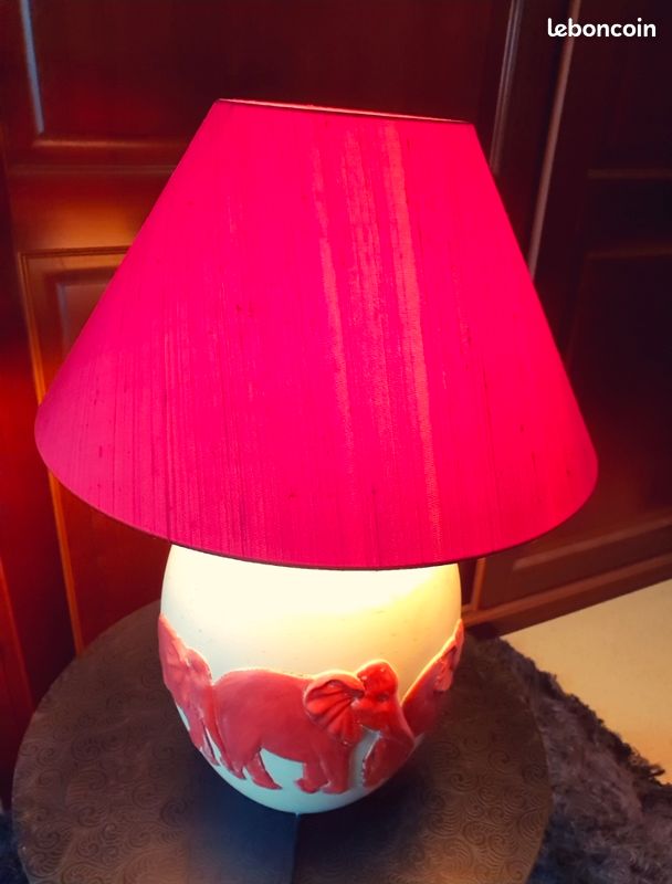 Lampe 1980 ceramique aux elephants blanche et rouge abat-jour lampe 1980 ceramique aux elephants blanche et rouge (image 3)