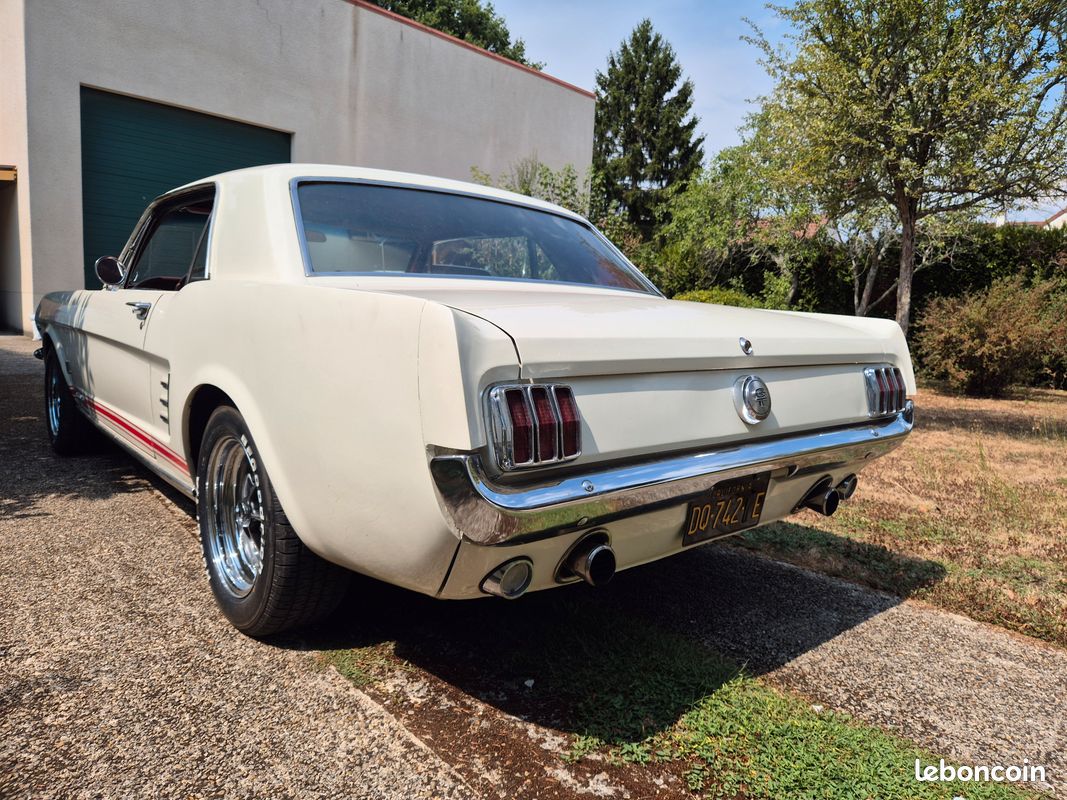 Ford mustang (image 2)