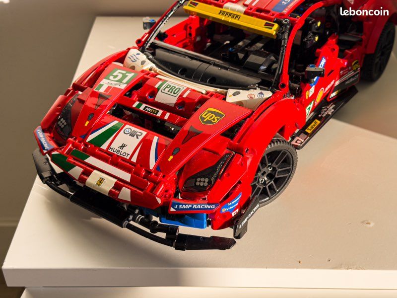 LEGO Technic 42125 - Ferrari 488 GTE AF CORSE (image 13)