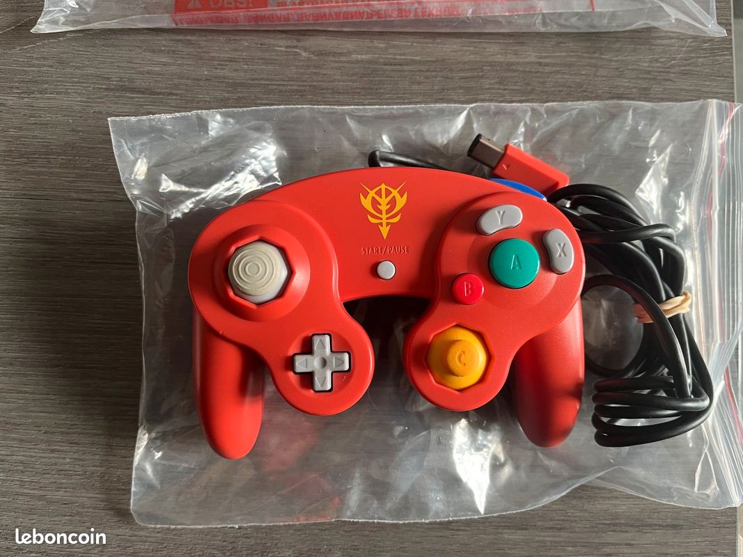 Char Gamecube Gundam Char's Customized Gamecube With Gameboy