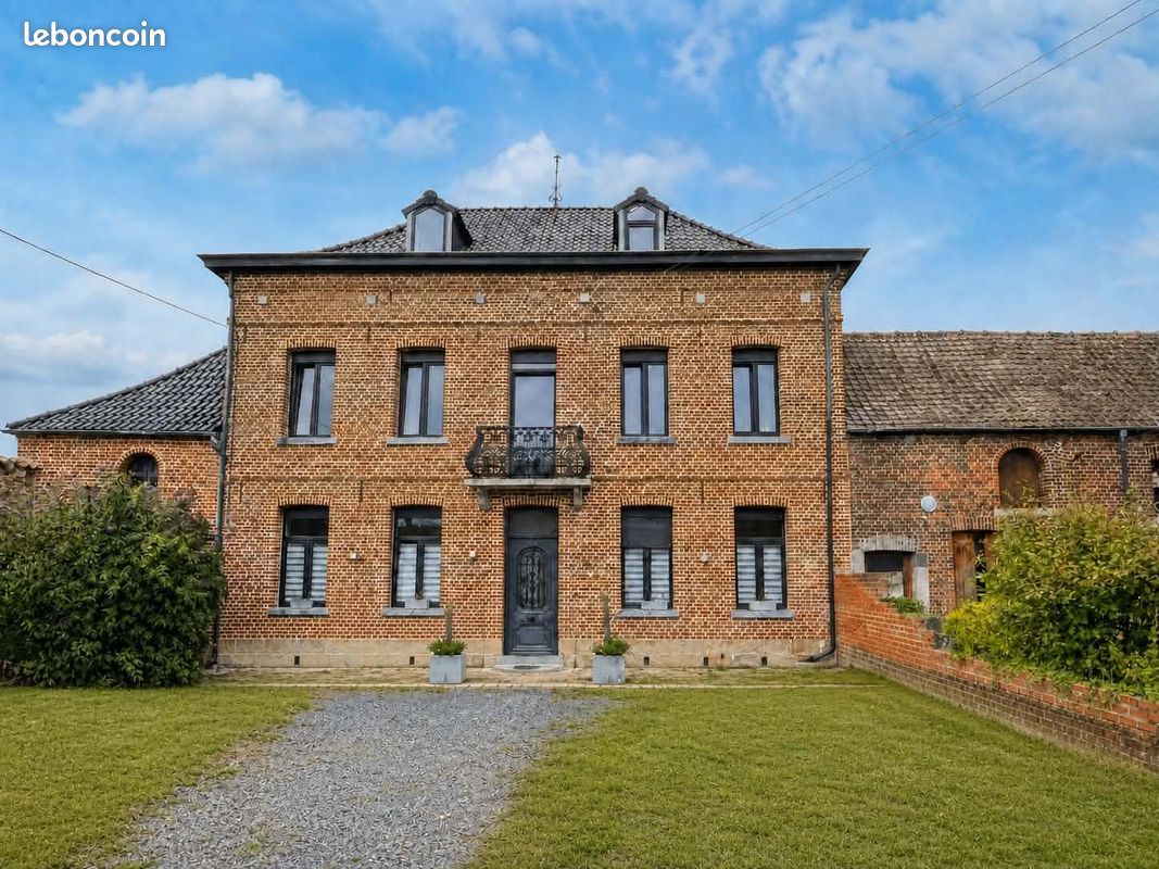 Maison 8 pièces 184 m² · à Hergnies · 184 m² · 310 000 €