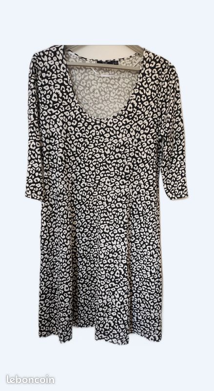 Robe (image 1)
