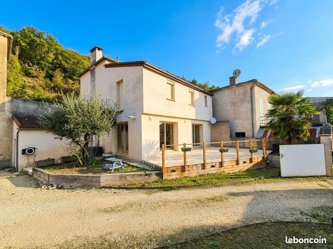 Maison 6 pièces 155 m² · à Albas · 155 m² · 222 600 €