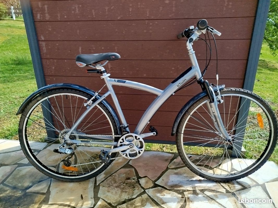 Vélo De Trekking B'Twin Homme – Cadre Aluminium, 24 Vitesses, Bleu, En Bon état