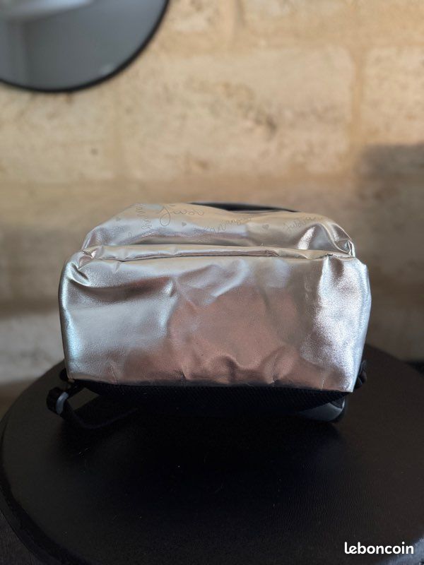 Sac à dos argenté + trousse assortie – Prêt pour une rentrée 2026 pleine de style (image 4)