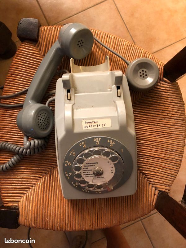 Vieux téléphone à cadran vintage (image 2)