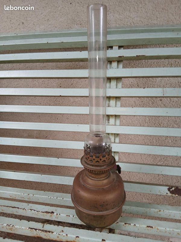 Lampe a petrole ancienne (image 2)
