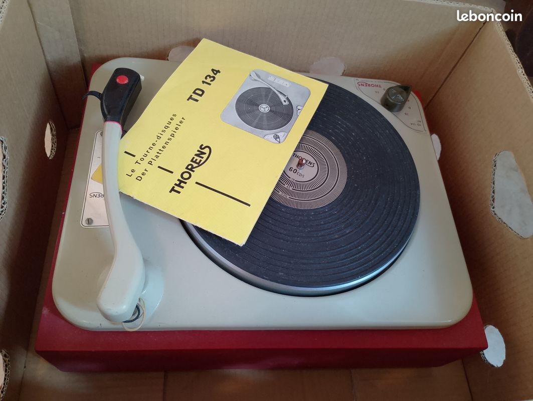 Tourne‑disque vintage Thorens TD 134 - 78,45,33 tours - Avec saphir, manuel et 50 disques 78 Tours (image 1)