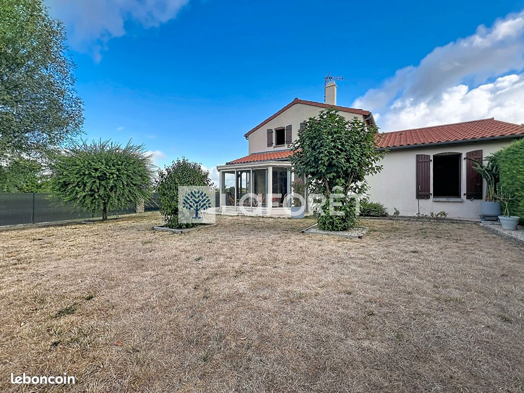 Maison 7 pièces 146 m² · à La Chapelle-Saint-Laurent · 146 m² · 214 000 €