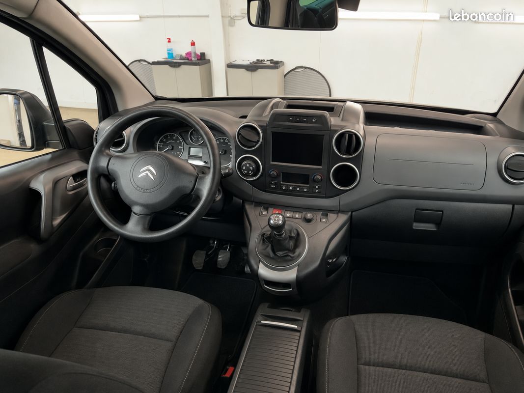Berlingo 1,6 HDI Shine 120ch - V.Neuf 28.050e - Gtie 12+ - Satisfait/Remboursée pendant 15j - GPS 16/9 Carplay - Toit Panoramique - Régulateur - Caméra/Radar Recul - S.Chauffants - Attache R (image 3)