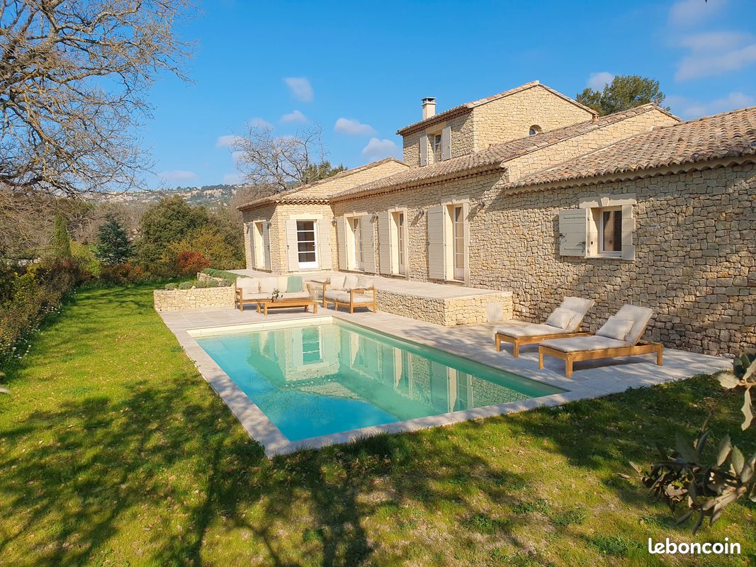 Maison 8 pièces 210 m² · à Gordes · 210 m² · 935 000 €