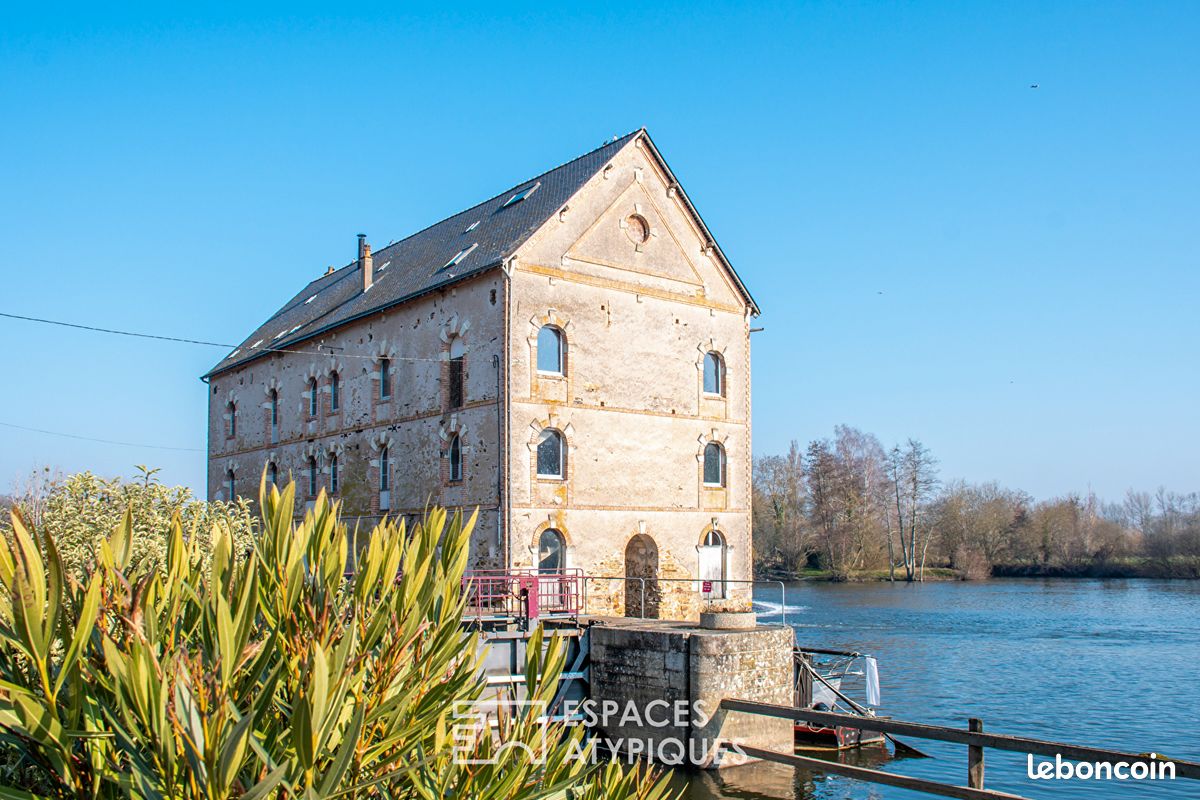 Maison 10 pièces 400 m² · à Montreuil-sur-Maine · 400 m² · 242 000 €