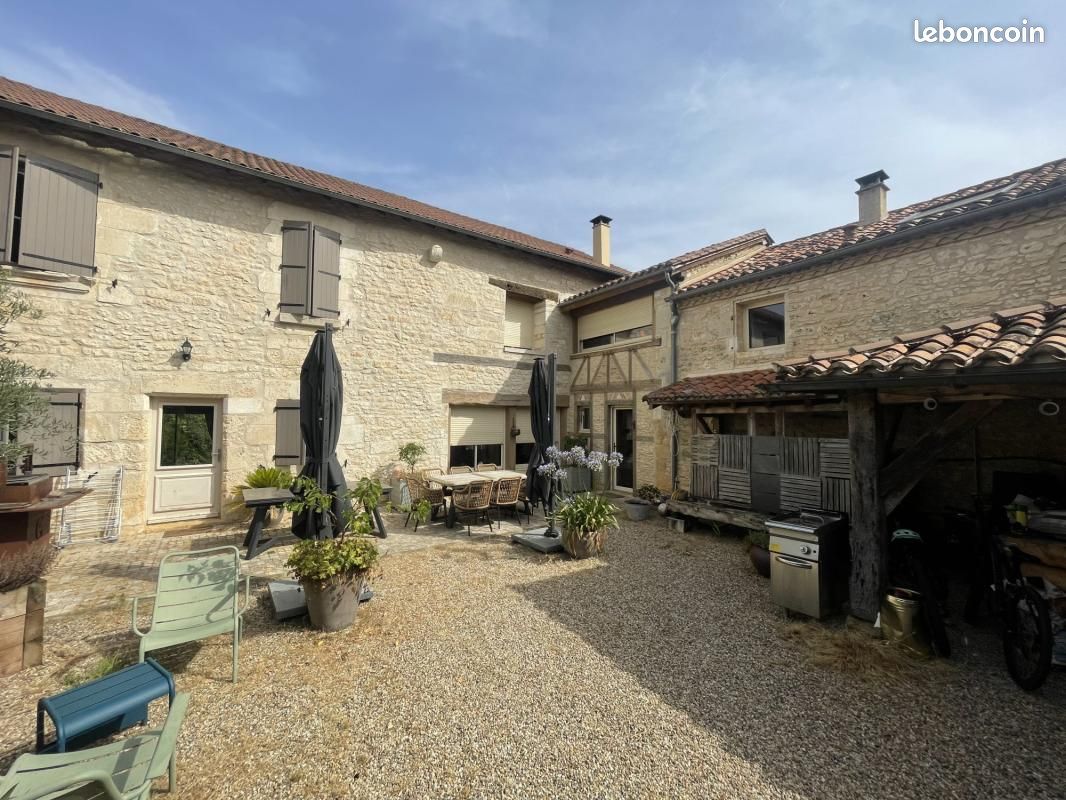 Maison 14 pièces 336 m² · à Savignac-les-Églises · 336 m² · 665 000 €
