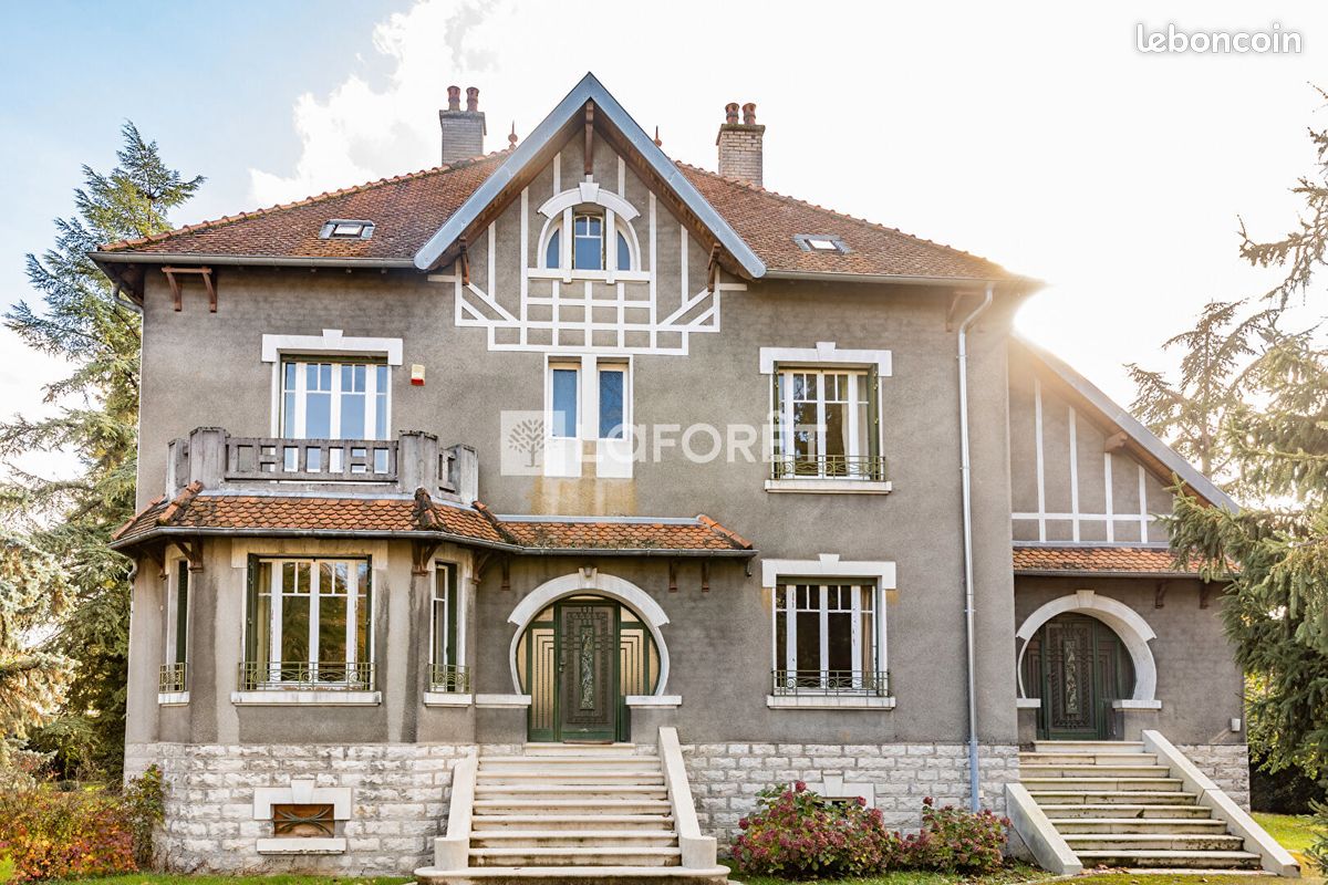 Maison 10 pièces 300 m² · à Vesoul · 300 m² · 550 000 €