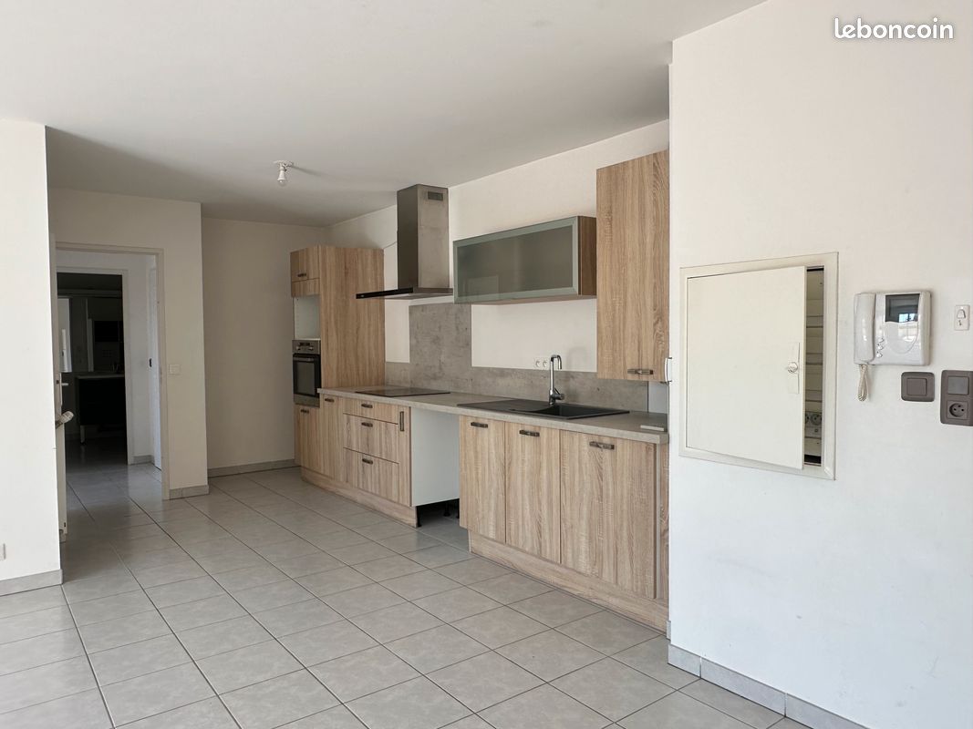 Appartement 3 pièces 65 m² · à Marseille · 65,3 m² · 144 000 €