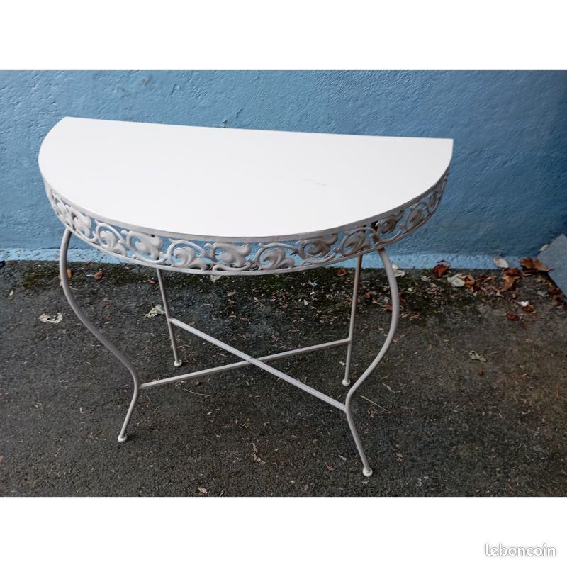 Table (image 1)