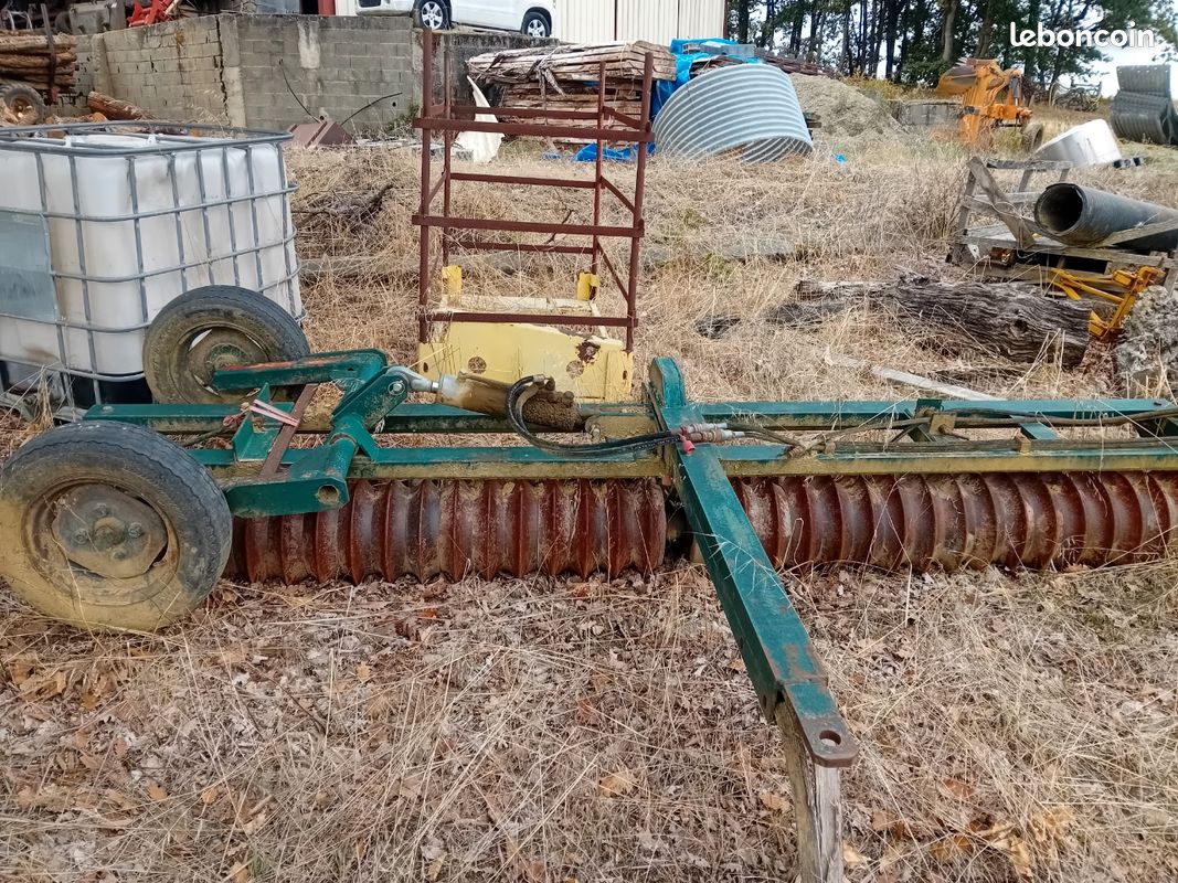 Cultivateur 4 mètre sur roue (image 1)