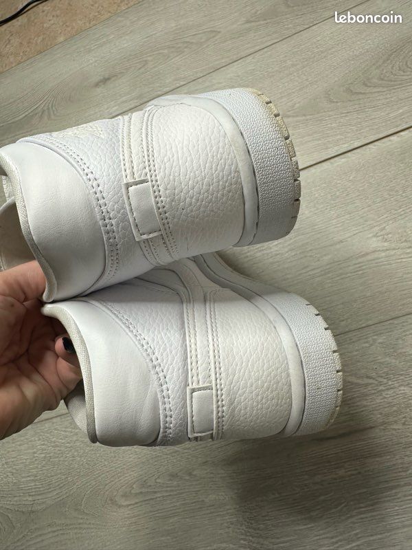Air jordan 1 mid triple white - taille 40.5 (image 6)