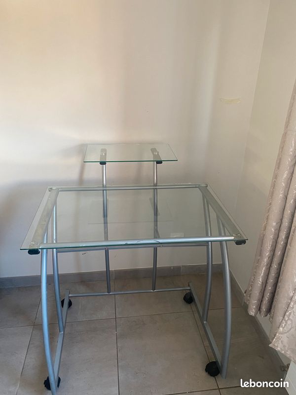 Bureau (image 1)