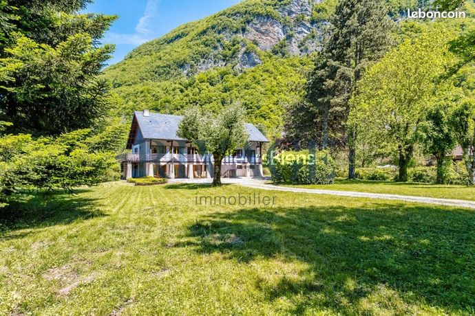 Maison 10 pièces 237 m²