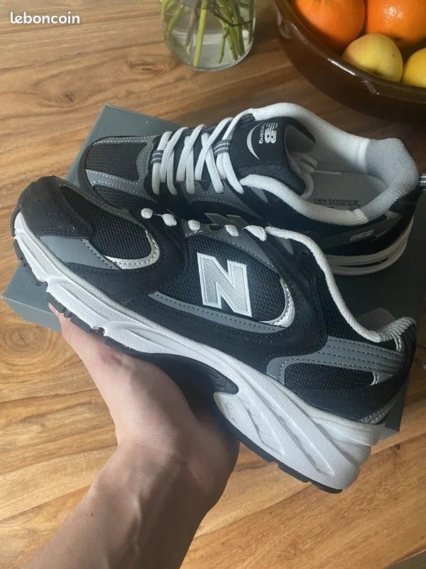 Chaussure NewBalance Noir neuve (image 5)