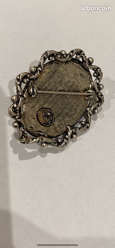 Broche Feuille En Métal Argenté Signée Xavier Loubens - Occasion Très Bon état