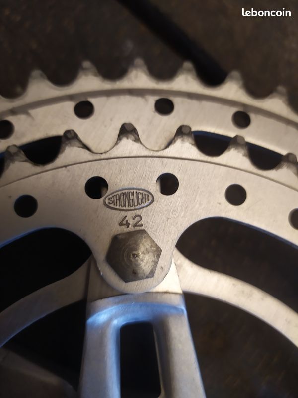 Pédalier vintage Stronglight avec pédales - Vélos