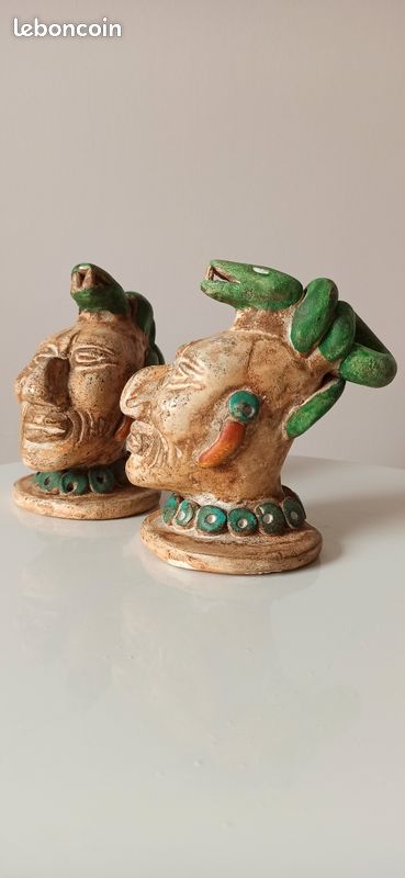Duo de statuettes style Précolombien / Inca - Têtes à serpents (image 1)