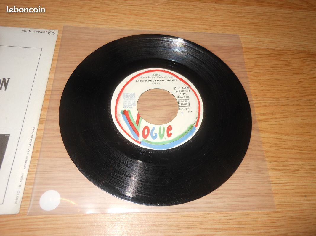 Vinyle 45 tours SPACE "Carry on, turn me on - tango in space" (image 6)