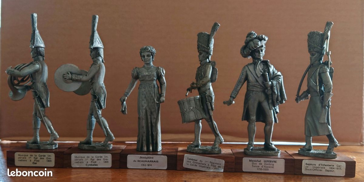 FIGURINES D'ÉTAIN - groupe de 7 soldats EUR 59,90 - FR