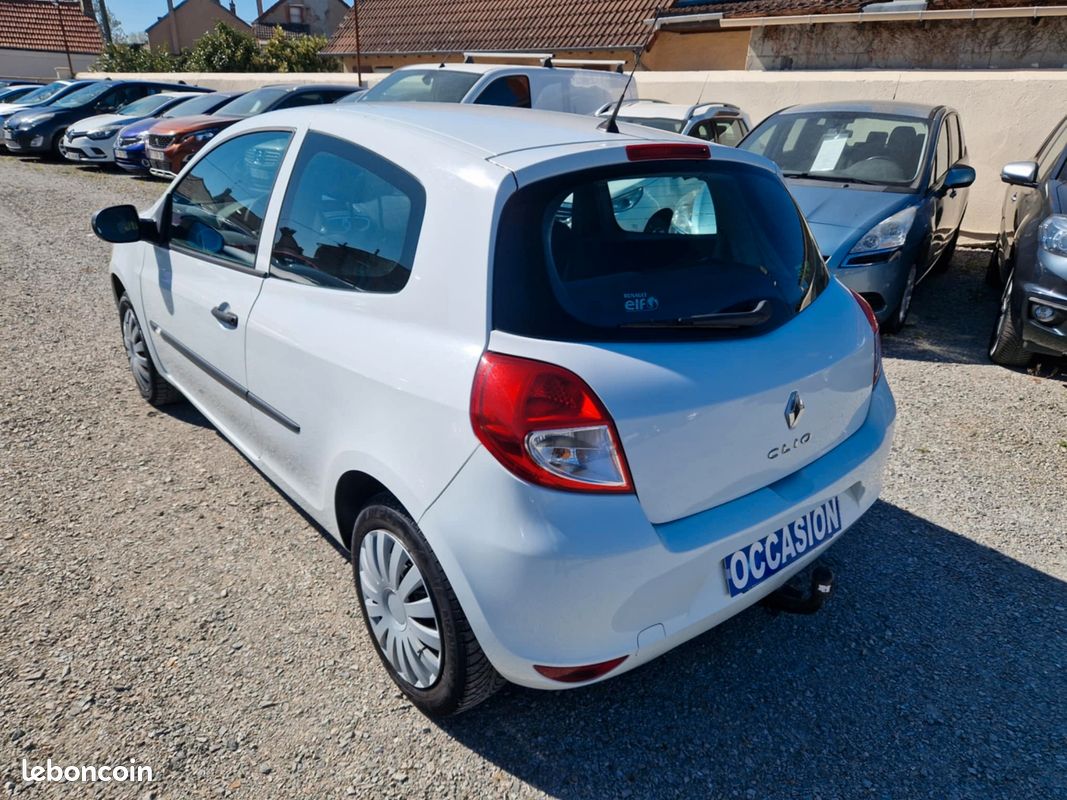 Renault CLIO 3 PHASE 2 1.5 DCI 75 CV 5 PLACES + ATTELAGE (image 3)