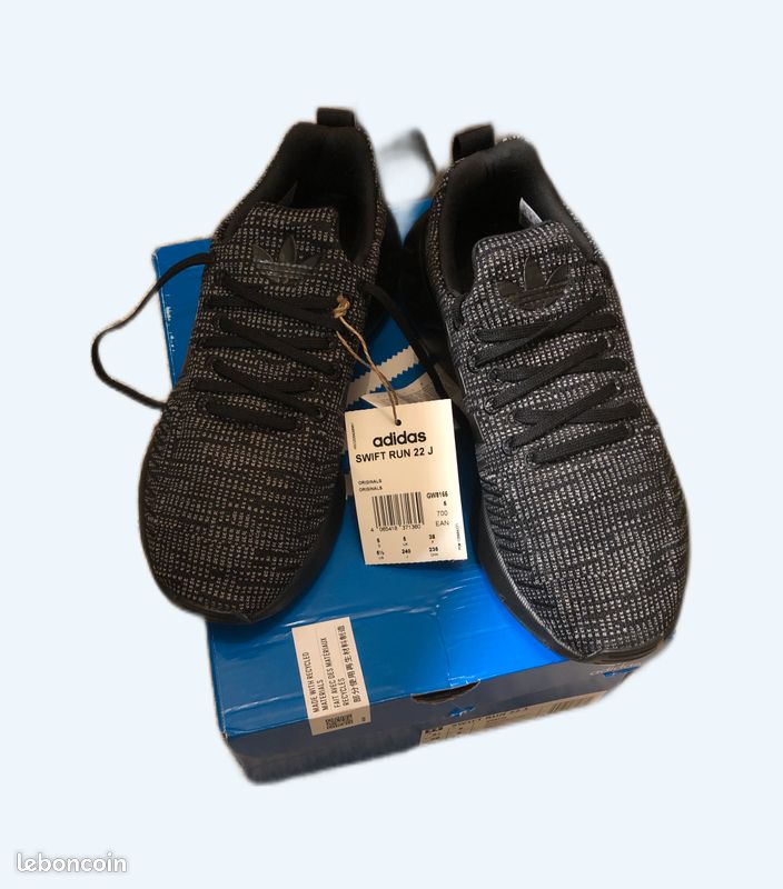 Paire de Baskets de marque Adidas Neuve dans sa boîte d'origine