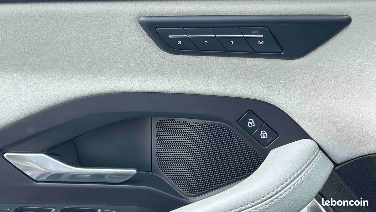 JAGUAR E-Pace P300e ch PHEV AWD BVA R-Dynamic S (image 18)