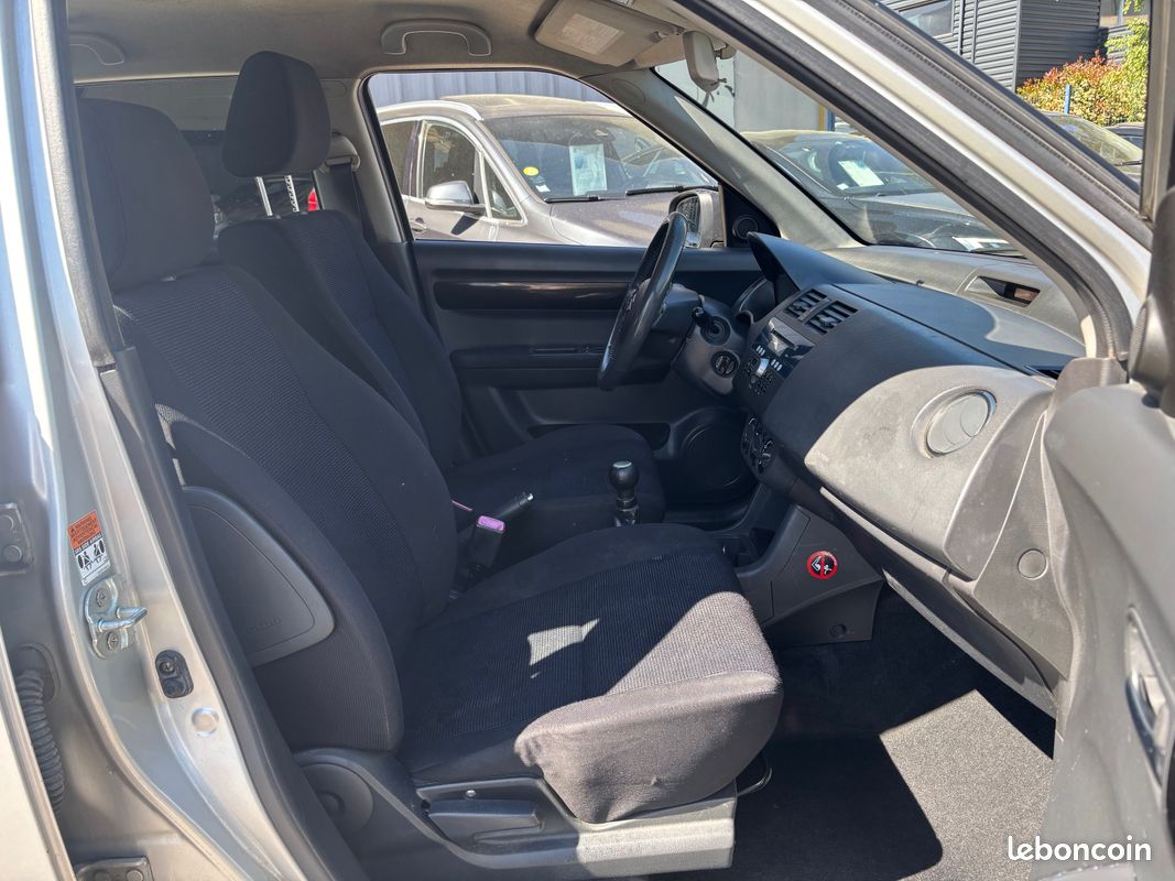 Suzuki Swift 4x4 1.3 VVT 92ch GLX 5P (image 6)