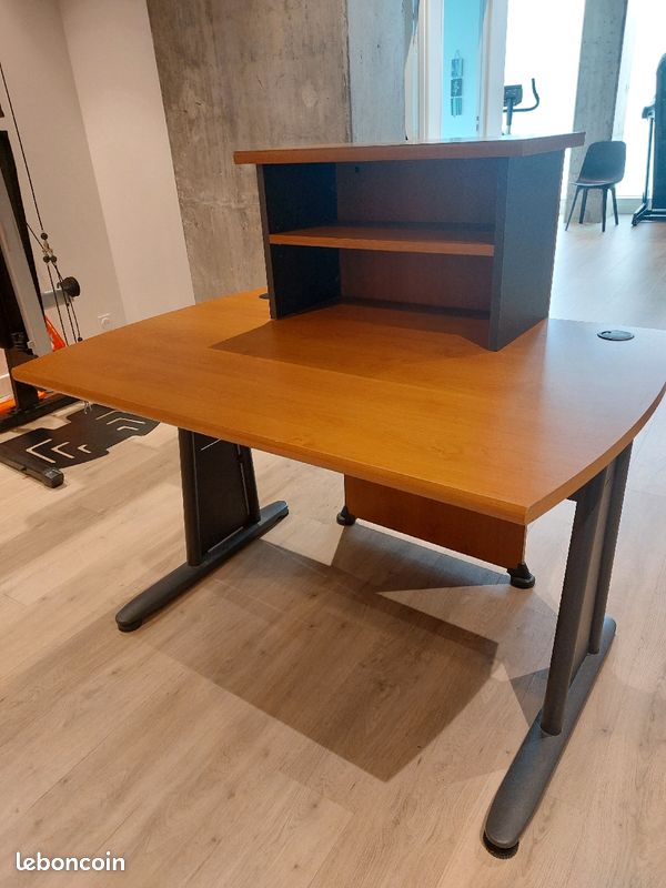 Bureau avec présentoir (image 1)