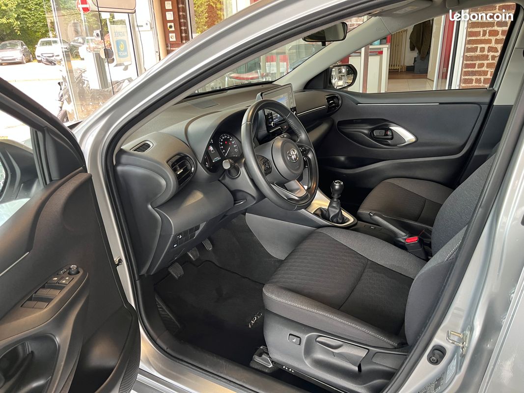 Toyota yaris 120 vvt-i dynamic business 5p 2023 (image 3)